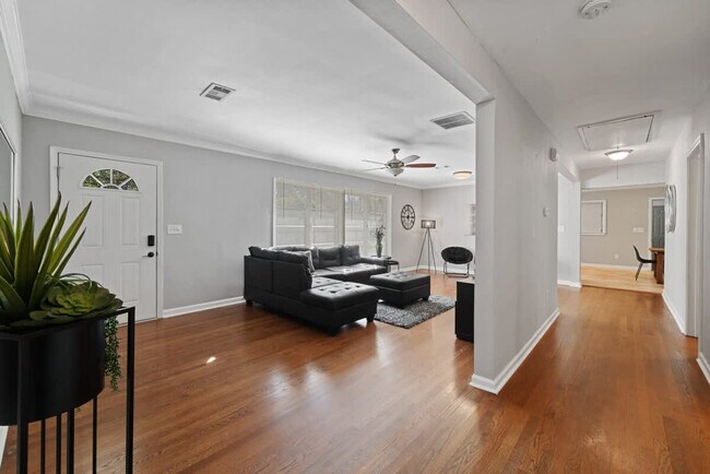 Foto del edificio - 448 Susan Creek Dr