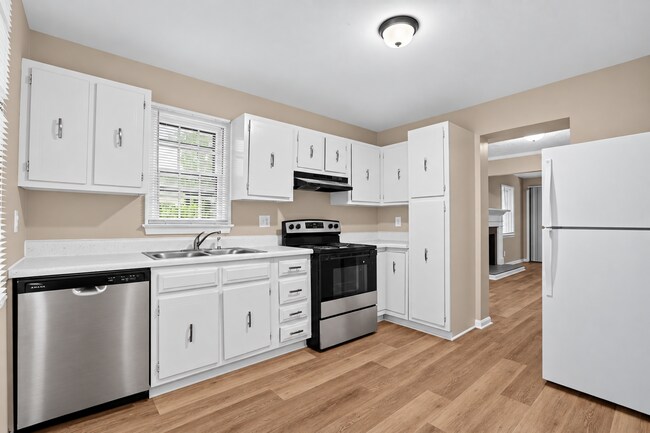 Building Photo - 301 Olde Greenwich Dr