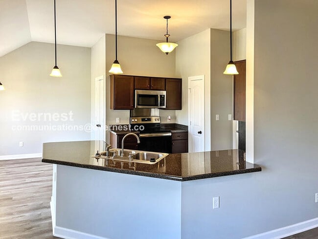 Building Photo - 3720 Rasco Hills Dr