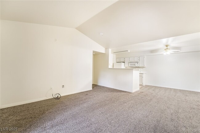 Foto del edificio - 231 W Horizon Ridge Pkwy