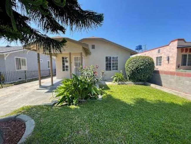 Foto del edificio - 2640 E 110th St