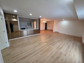 Building Photo - 612 Acacia Cir