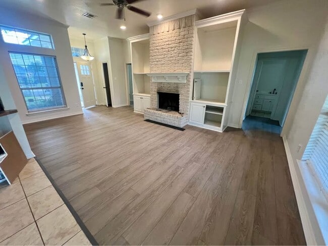 Building Photo - 10605 Rayburn Way
