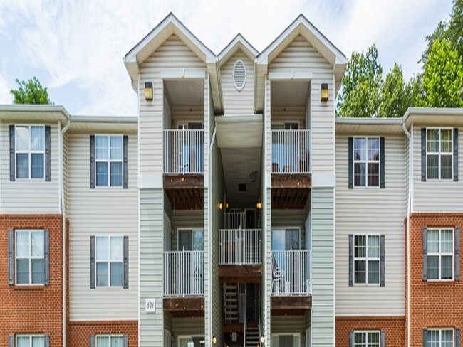 Foto del edificio - 501 Garrison Woods Dr