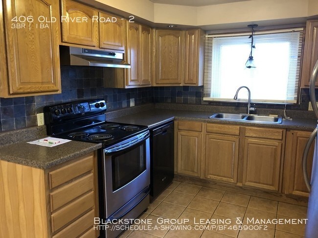 Foto del edificio - 404-406 Old River Road