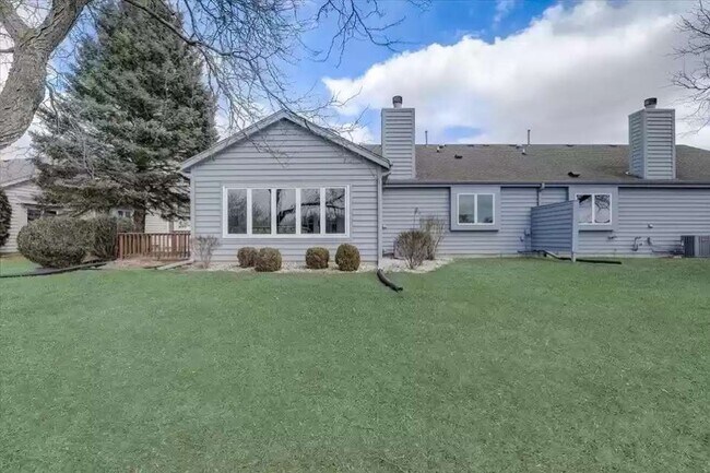 Foto del edificio - W180N9827-N9827 Riversbend Cir W
