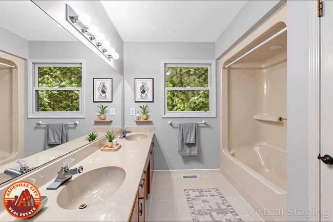 Foto del edificio - Bright 2-Bedroom Townhouse with Garage & Pool on Tunnel Road