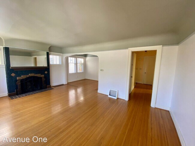Foto del edificio - 3 br, 1 bath House - 6817 19th Ave NE