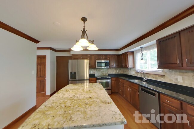 Foto del edificio - 1502 Rosewood Terrace Dr