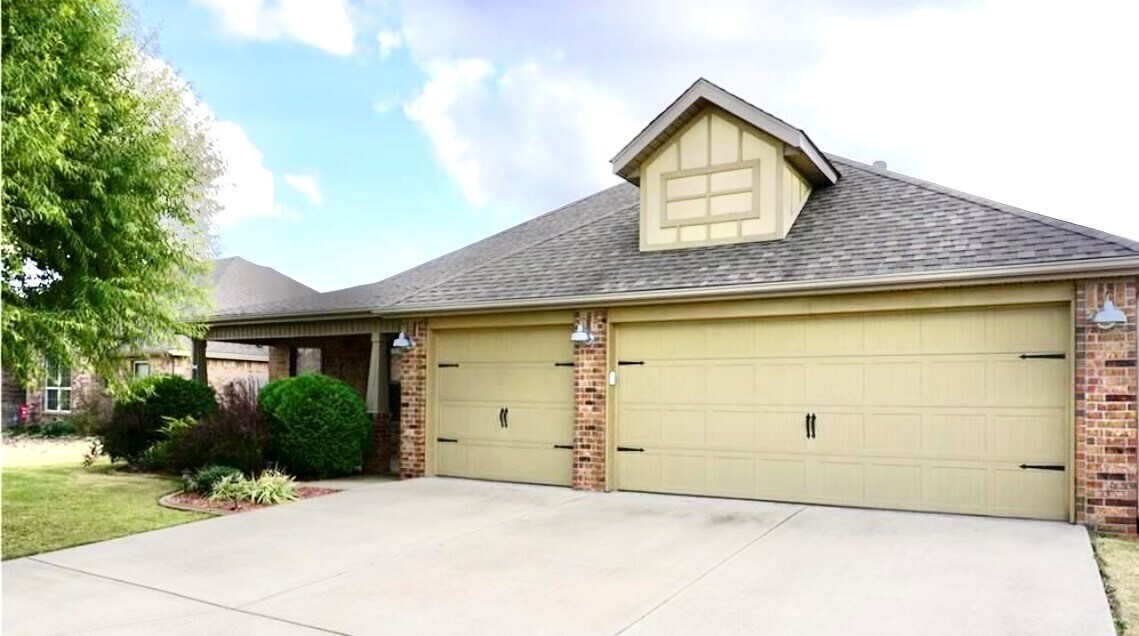 Primary Photo - 4301 SW Slate Ln