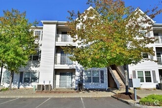 Building Photo - 1724 Waterford Dr