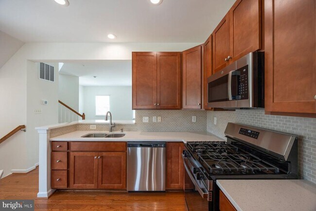 Building Photo - 616 Warbler Walk