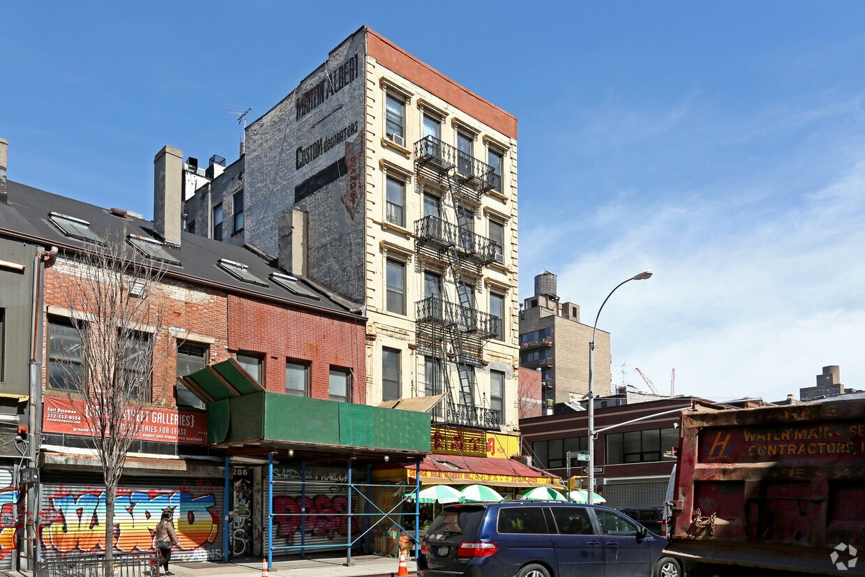 Building Photo - 288 Grand St