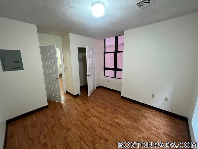 Foto del edificio - 81 Essex St