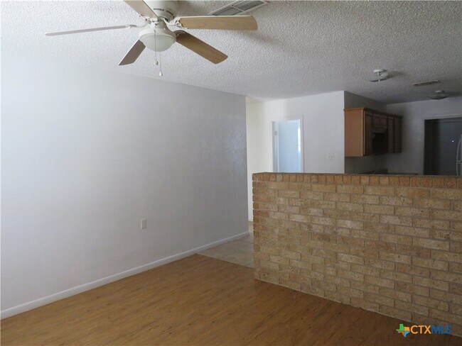 Foto del edificio - 910 Dryden Ave