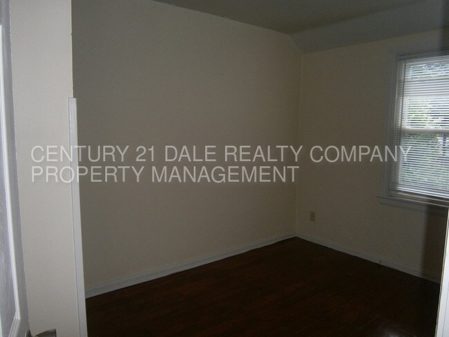 Building Photo - 803 Fahs St