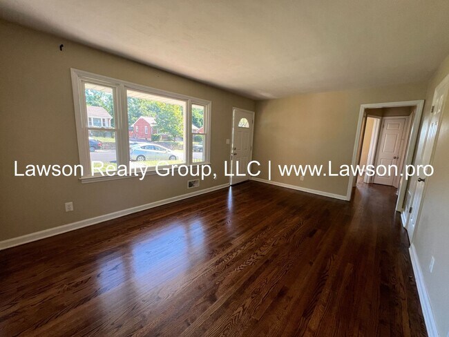 Foto del edificio - Three Bedroom Home - Convenient Location!