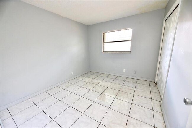 Foto del edificio - 7851 SW 10th Ct