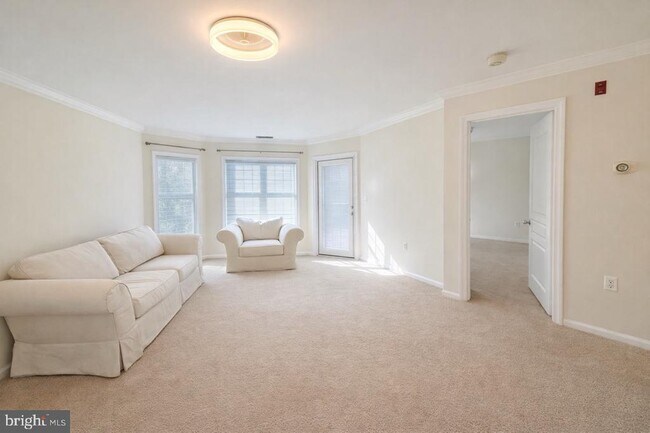 Foto del edificio - 5575 Seminary Rd