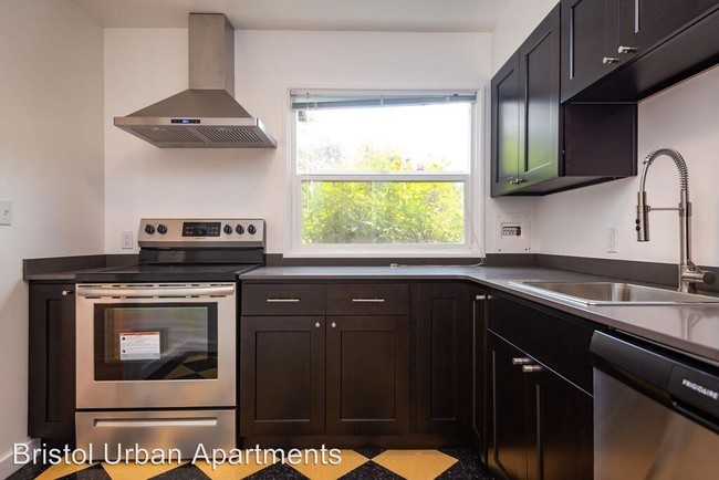 Foto del edificio - 2920 SE Waverleigh Blvd