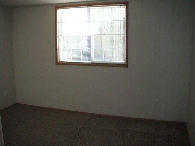 Building Photo - Spacious Kellie's Landing Duplex w/ Double...