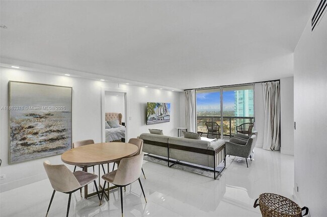 Building Photo - 6039 Collins Ave