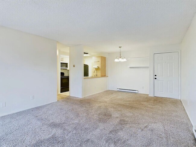 Building Photo - 14720 E Kentucky Dr