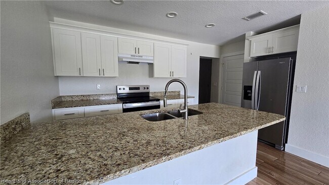 Foto del edificio - 6303 Candler Terrace