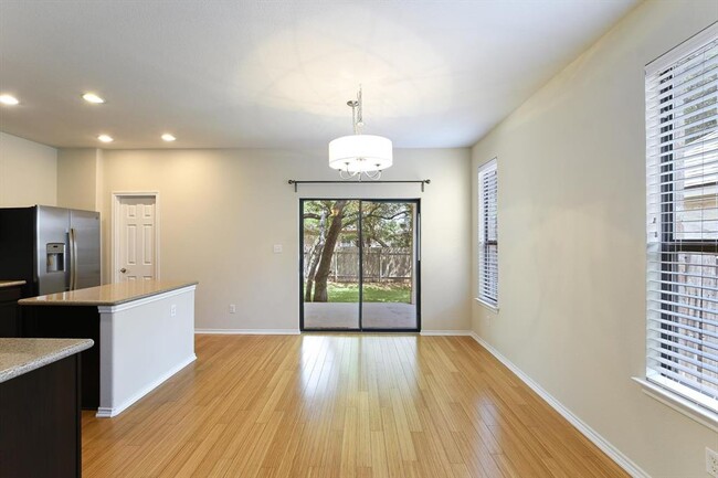 Foto del edificio - 2113 Golden Arrow Ave