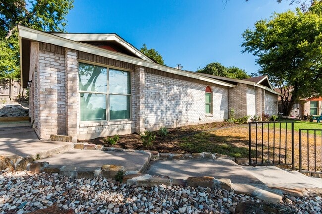 Foto del edificio - Luxury Duplex. Best Prices In South Austin! Steps from Hike & Bike Trail And Downtown!