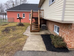 Building Photo - 40 Grand St