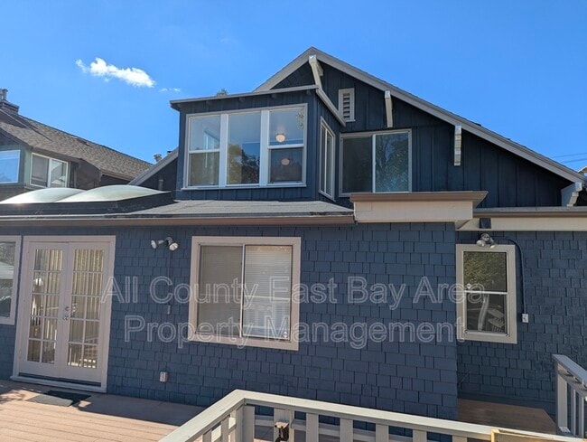 Photo - 1529 Josephine St House