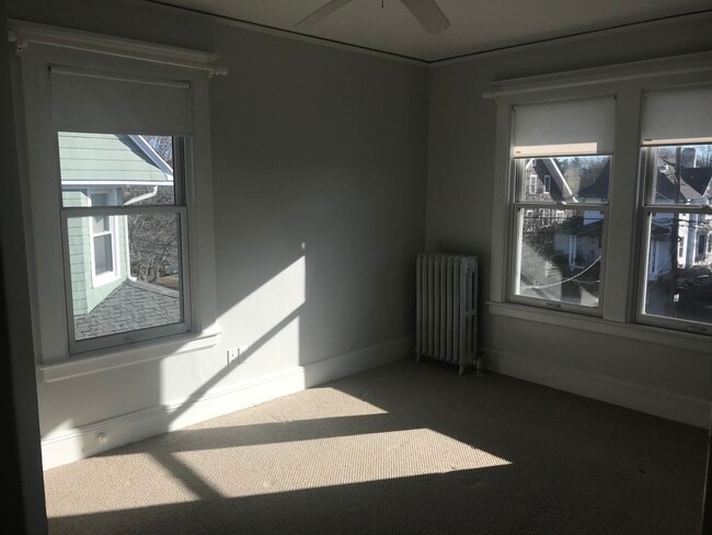 Building Photo - 40 Ridge St