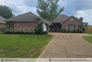 Building Photo - 121 Cherry Laurel Cir