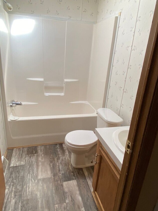 3 bedroom 2 bath Doublewide NEW Flooring ... - 3 bedroom 2 bath Doublewide  NEW Flooring ...