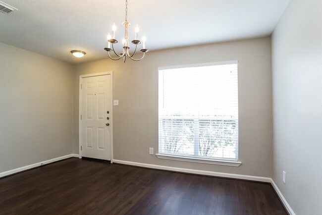 Building Photo - 12410 Greencanyon Dr