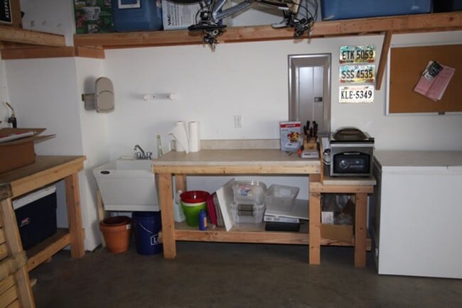 Building Photo - 3 Bed, 2.5 Bath Condo in Eagle River