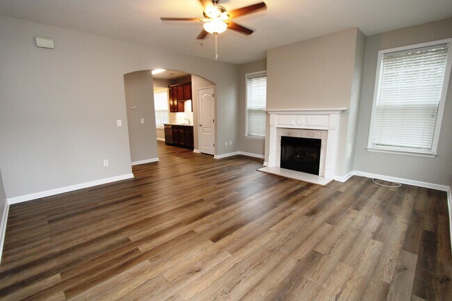 Building Photo - 211 River Green Ave