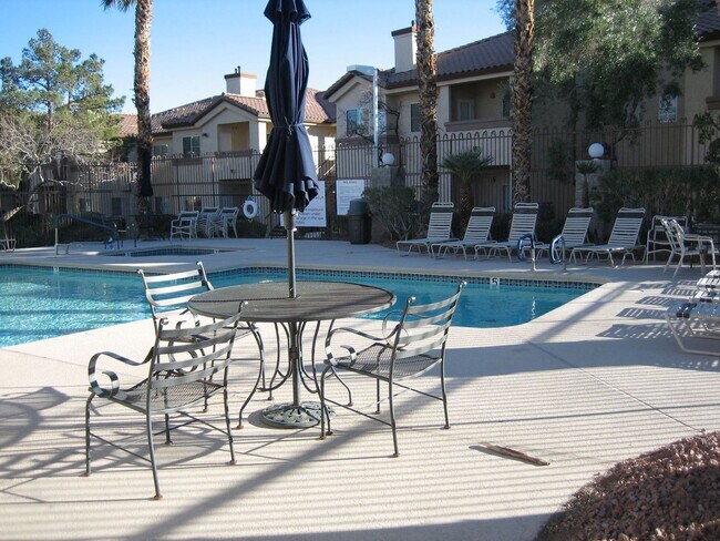Building Photo - Condo on 2nd floor - Move-in Ready - 3 bed...