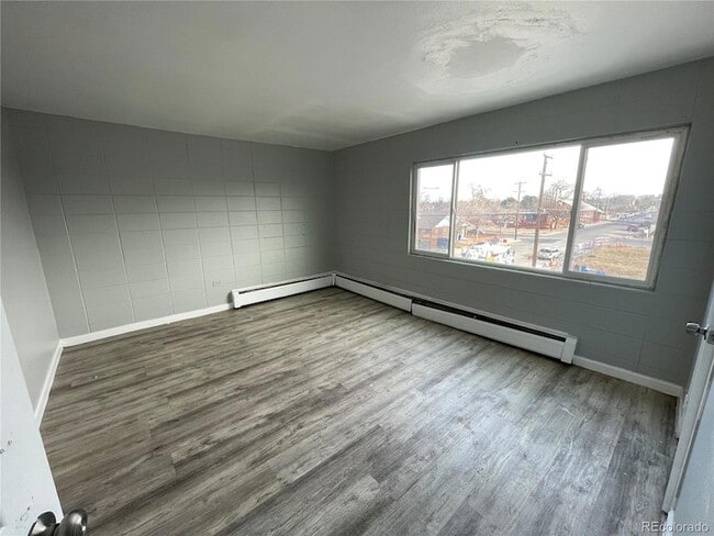 Foto del edificio - 1590 Clinton St