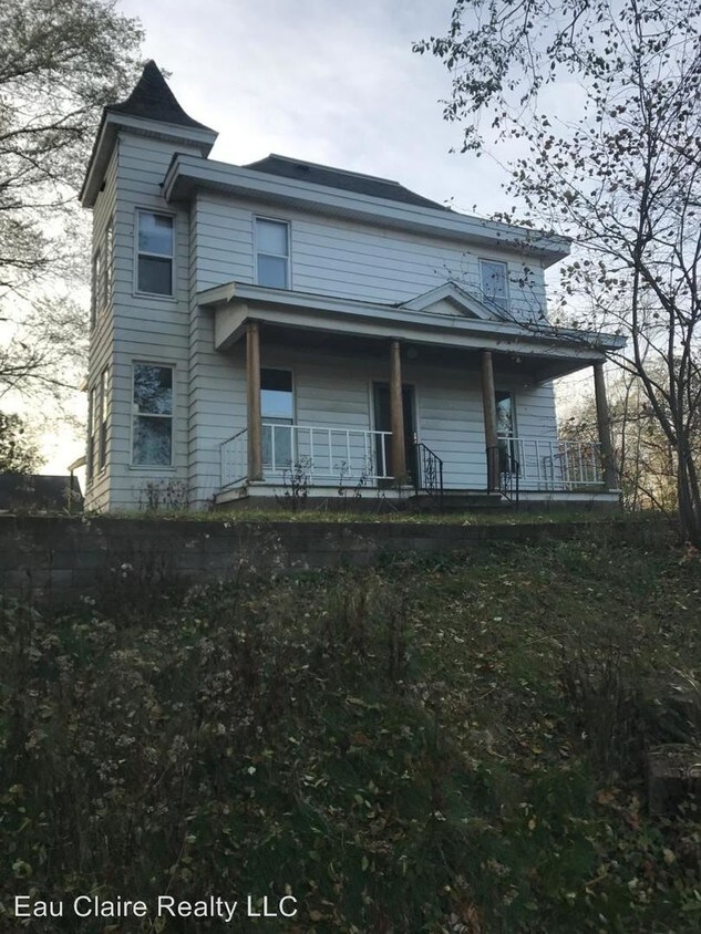 Primary Photo - 1-2332 1/2 3rd St