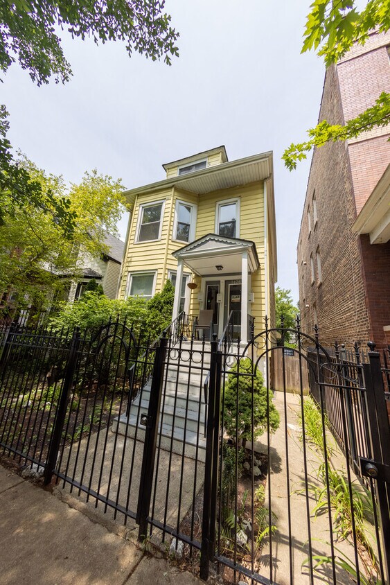 Primary Photo - 3436 W Schubert Ave