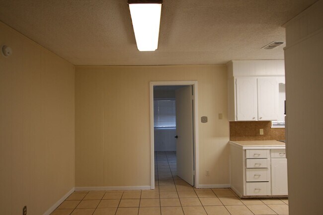 Foto del edificio - Spacious 3-Bedroom Home in South Tyler – A...