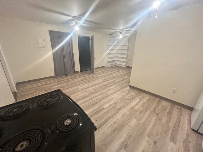 Foto del edificio - 2652 Merwyn Rd