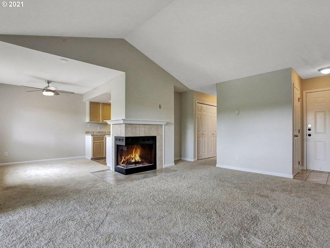 Primary Photo - Sunny 2bdrm/2bath Condo in South Beaverton...