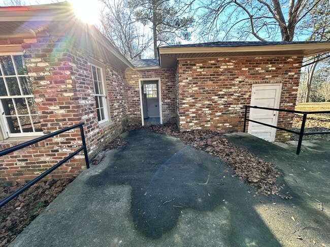 Building Photo - 165 Riverside Anx Dr