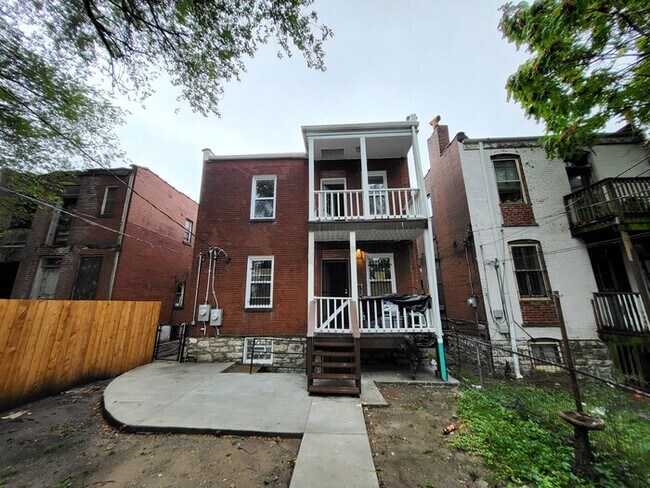 Foto del edificio - Completely Renovated and Open Concept Apartment -