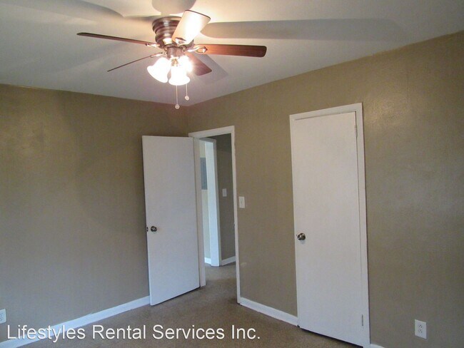 Foto del edificio - 7457-7465 Grant Ave