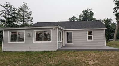 Building Photo - 4367 S Shore Dr