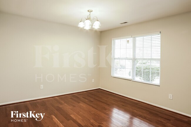 Foto del edificio - 500 Martha Ct